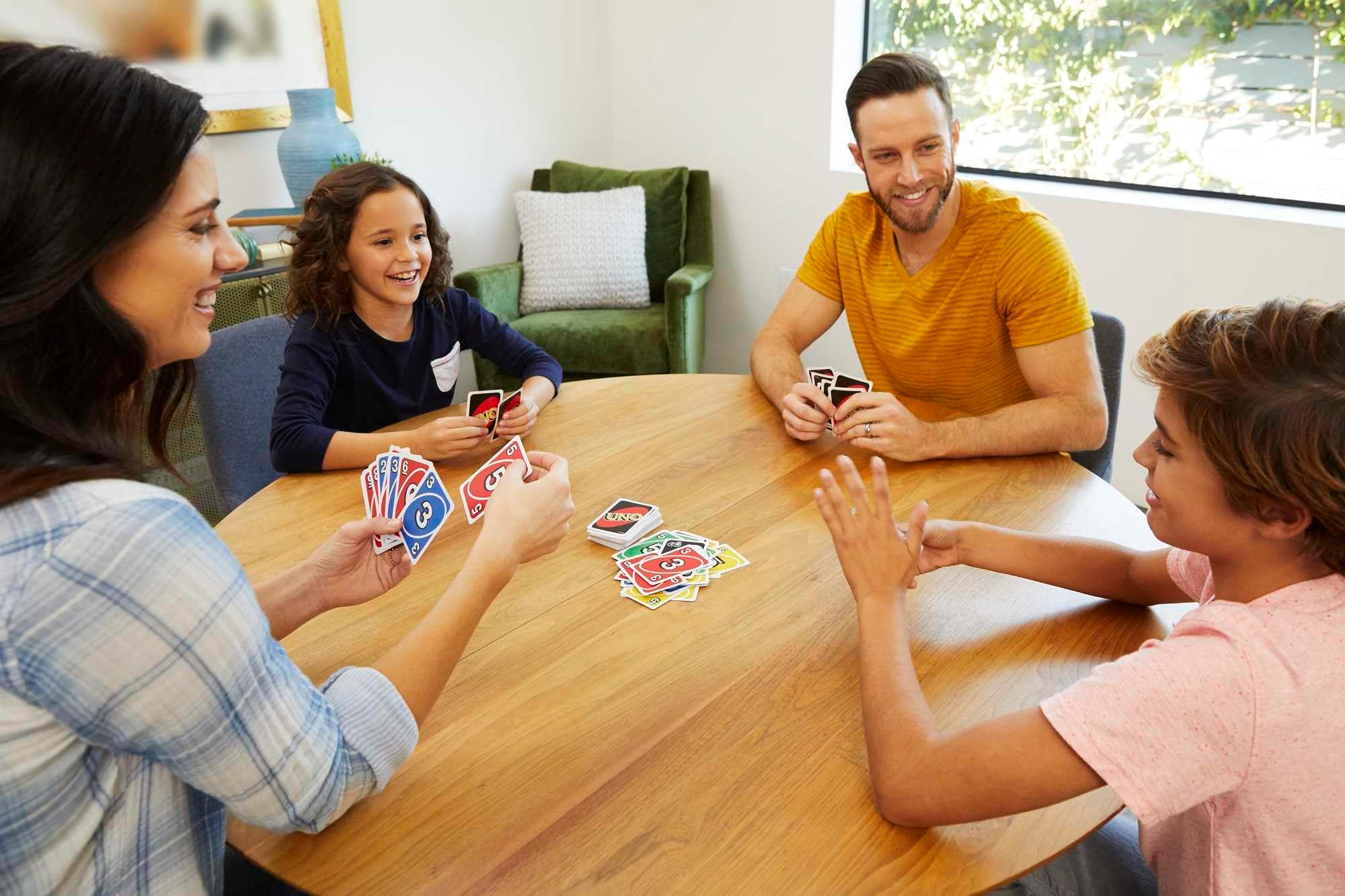 UNO - Classic Colour & Number Matching Card Game - 112 Cards - Customizable & Erasable Wild - Special Action Cards Included - Gift for Kids 7+, W2087 - Image 3